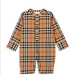 Burberry romper BOYS 6 MONTHS